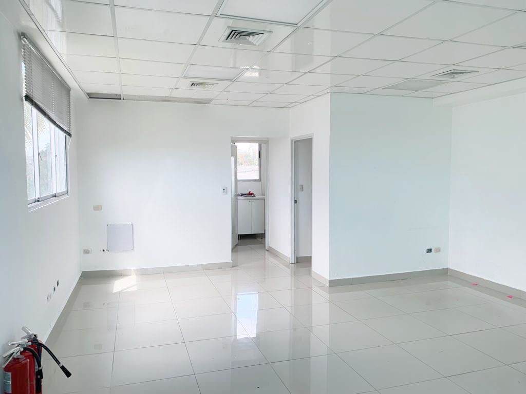 oficinas y locales comerciales - Local corporativo en lss prados  4