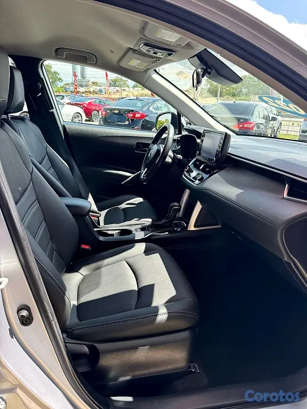jeepetas y camionetas - Toyota Corolla Cross LE 2022
 9