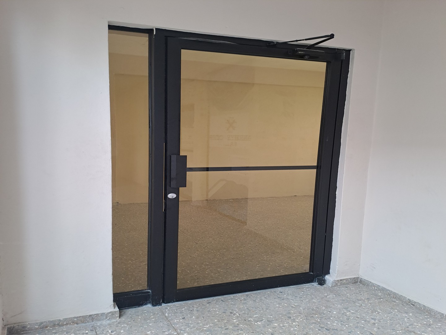 oficinas y locales comerciales - Alquilo local 1er piso 16 mts en  Don Bosco  3