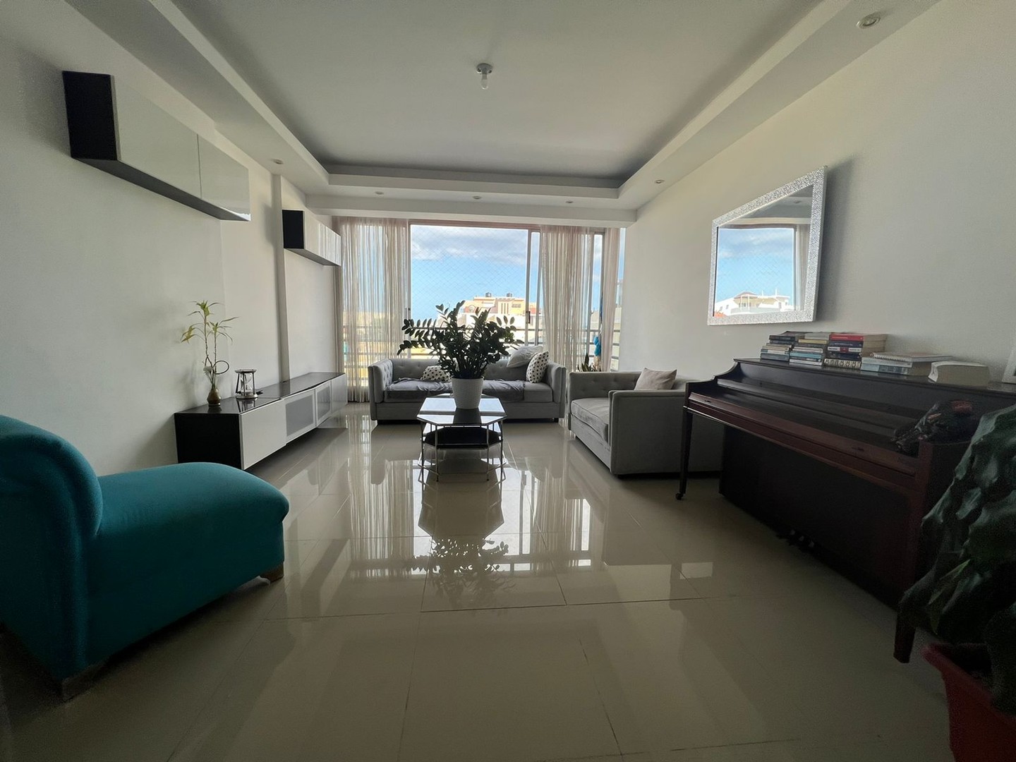 apartamentos - Vendo apartamento, en Jardines del Sur, próximo a la Núñezde Cáceres, 4to piso  3