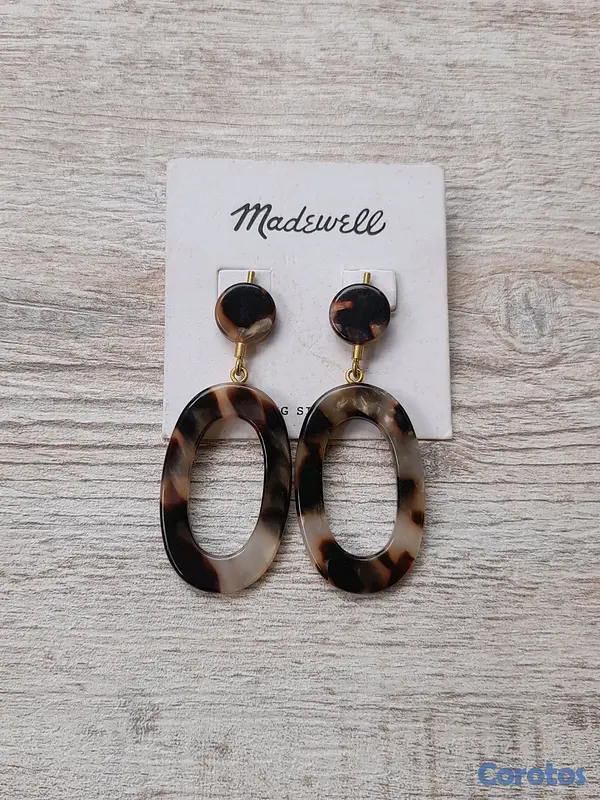 joyas, relojes y accesorios - Se Vende Aretes marrones en animal print  3