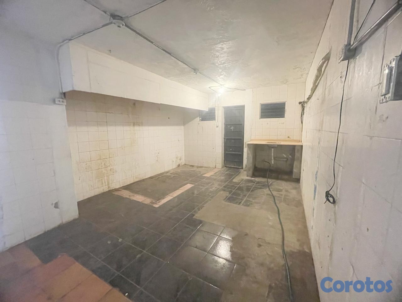 oficinas y locales comerciales - Local céntrico en Primer nivel 3