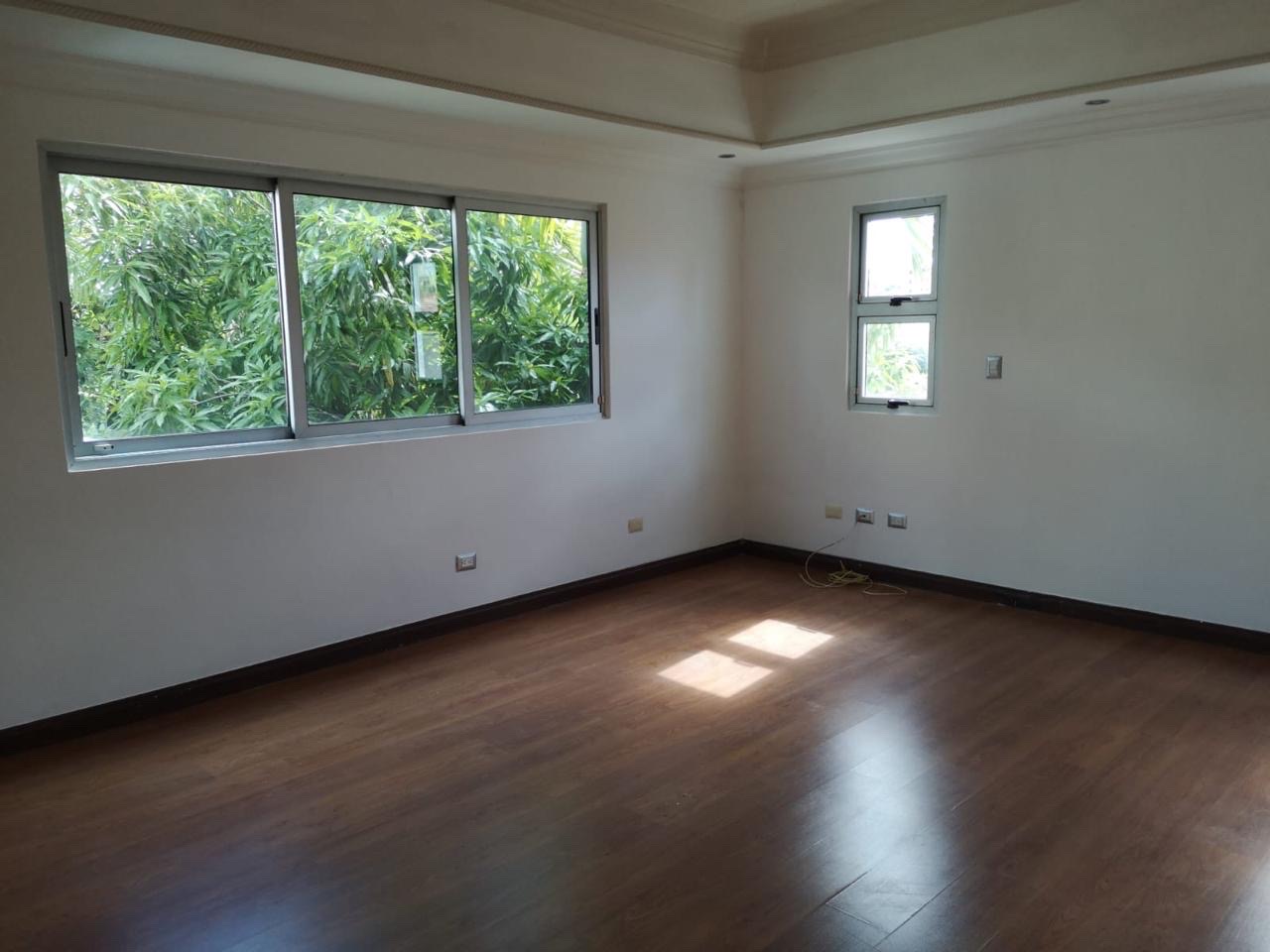 casas - vendo  hermosa Casa en Los Cacjcazgo  3