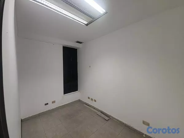 oficinas y locales comerciales - Alquiler en plaza comercial en Av, Winston Churchill 5