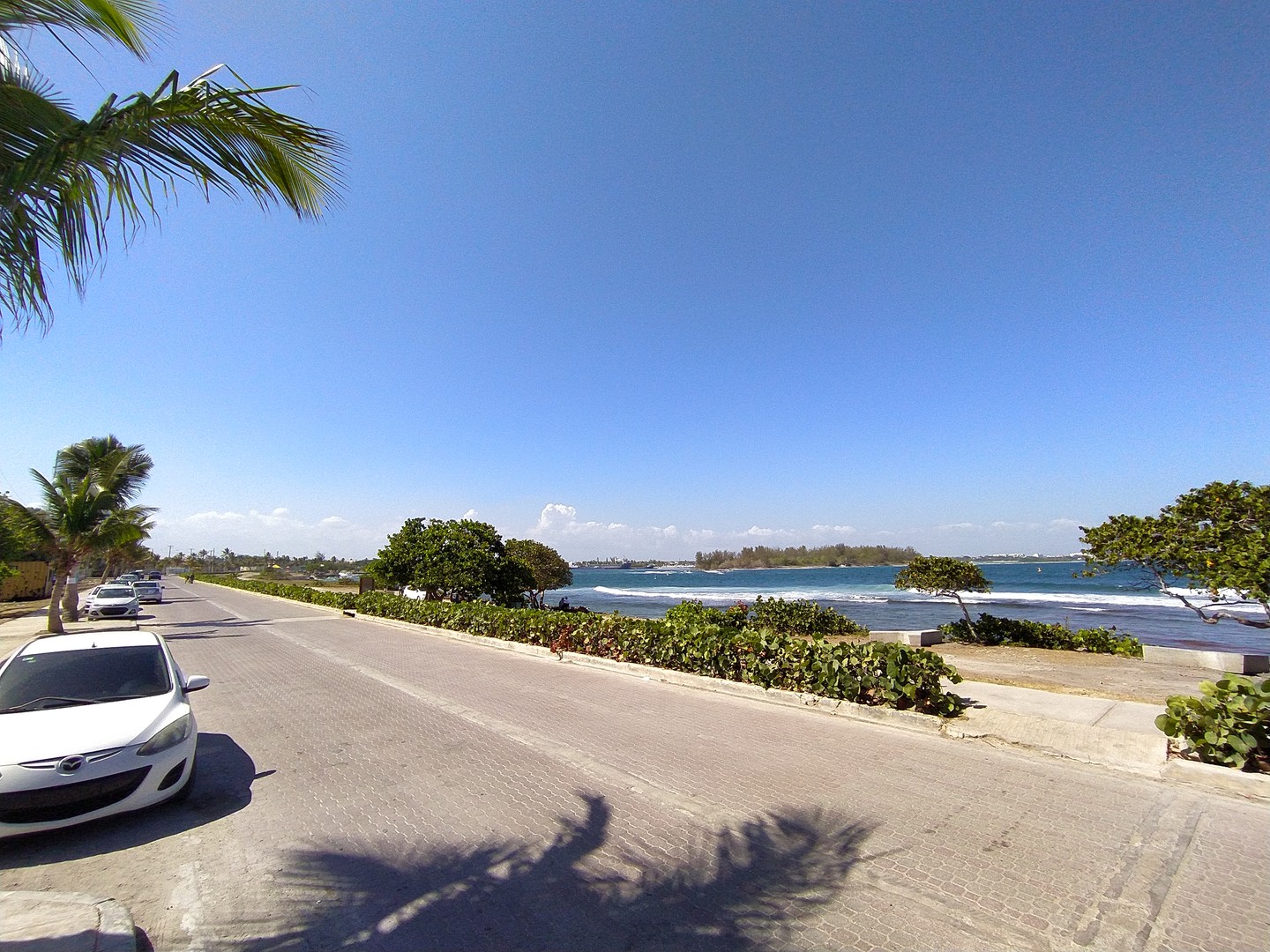 solares y terrenos - Solar frente al Mar en Boca Chica de 6,288 m2 con titulo
