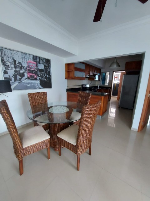 apartamentos - Se Alquila Hermoso Apartamento en Piantini Excelentes Condiciones Amueblado 9