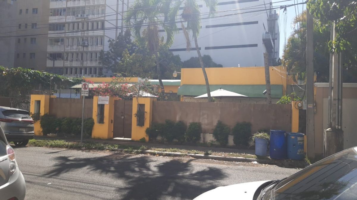 solares y terrenos - Solar en naco de 1040m2 con Plan de pago  0