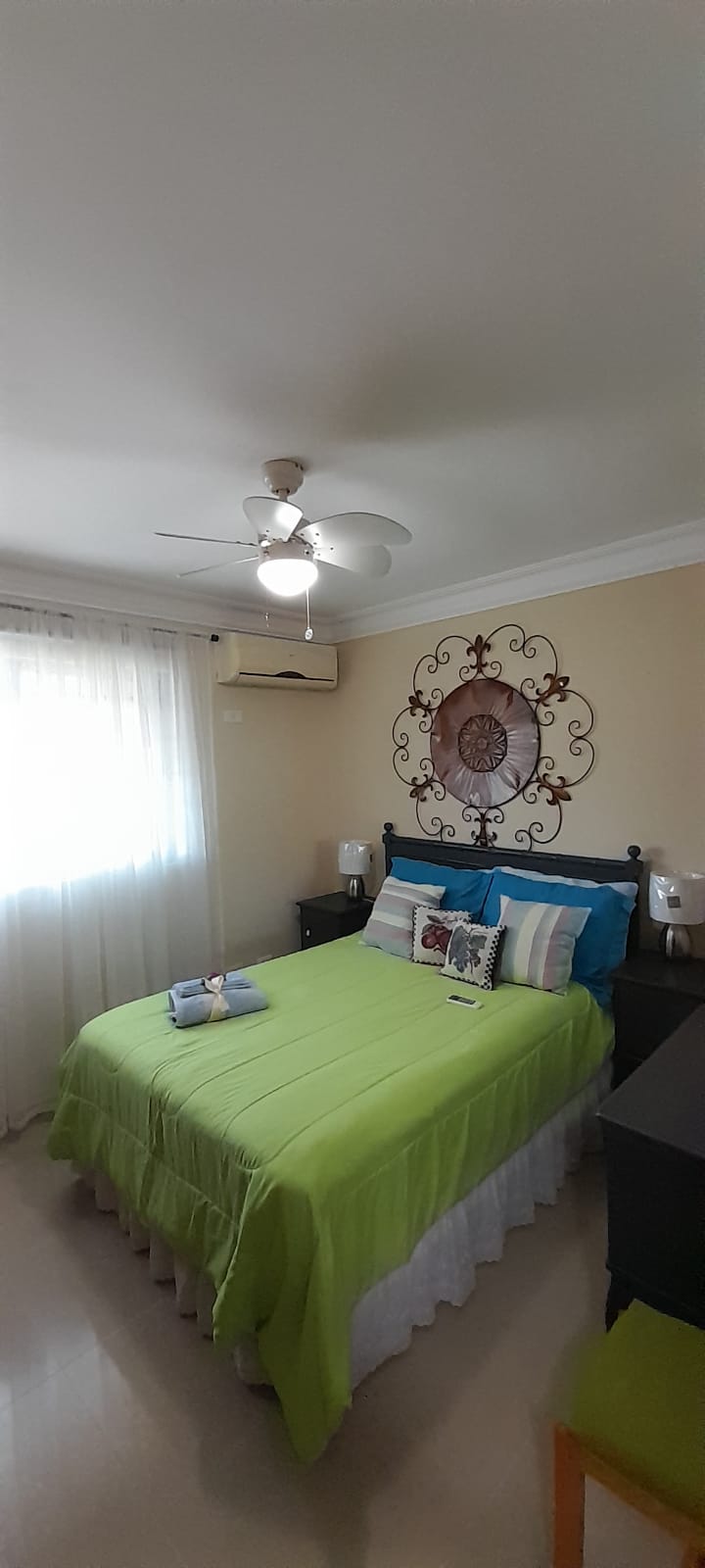 apartamentos - Apartamento 4to. Nivel con Terraza en Los Prados 5