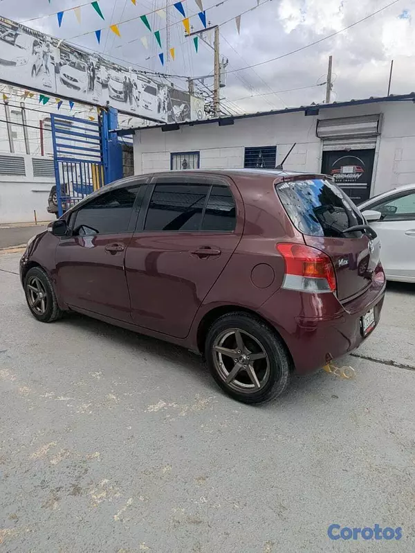 carros - TOYOTA VITZ 2011 10