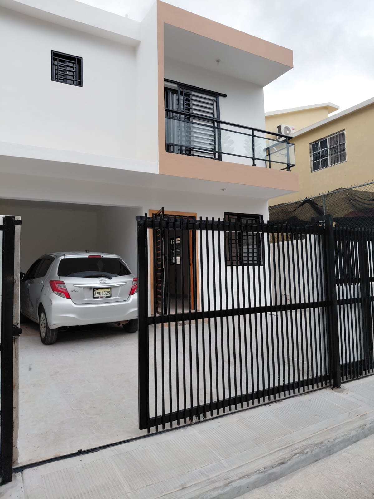 casas - ALQUILO.  Casa Nueva En Colina De Los Ríos. 