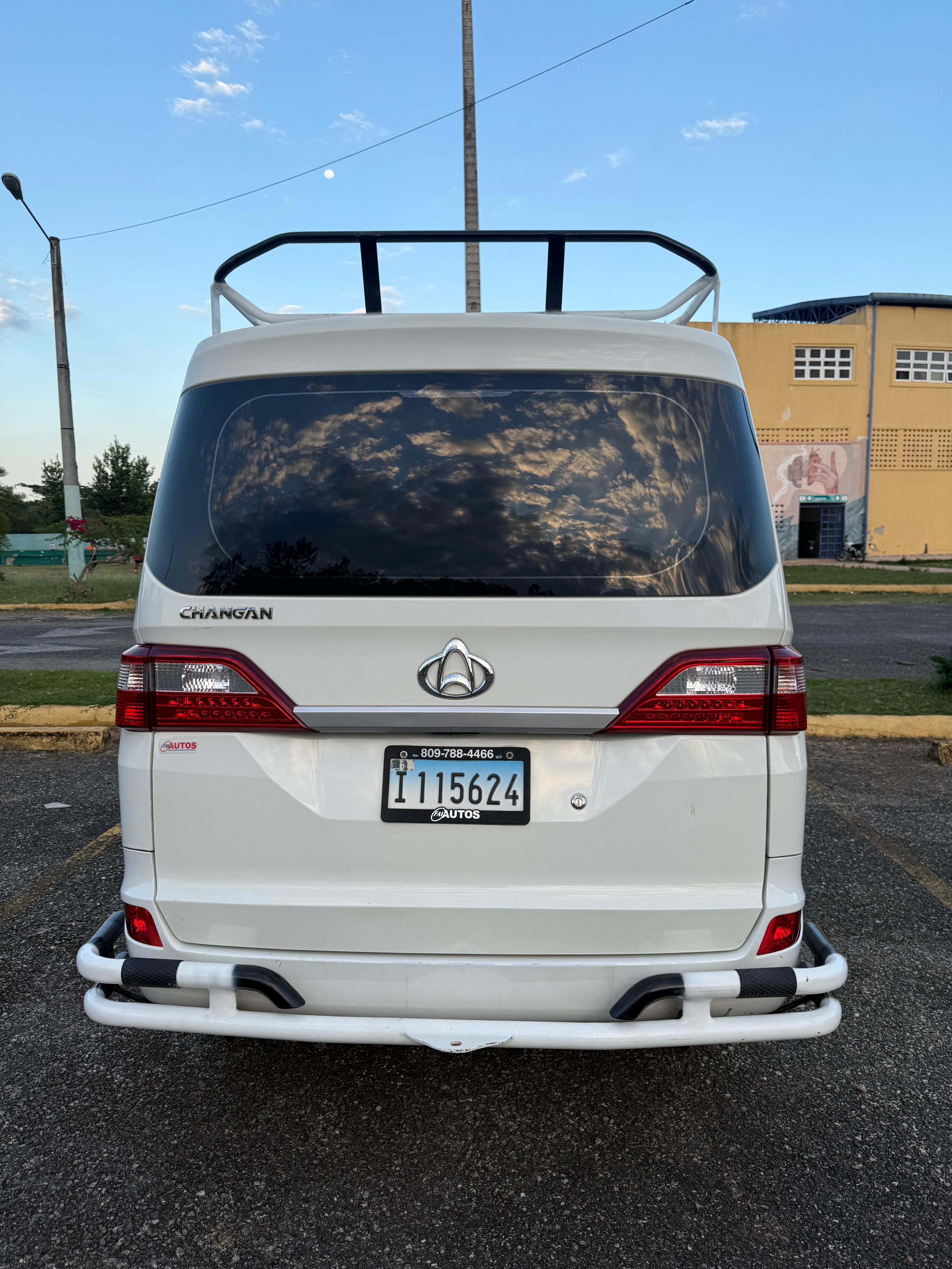 jeepetas y camionetas - changan cargo 2024 1