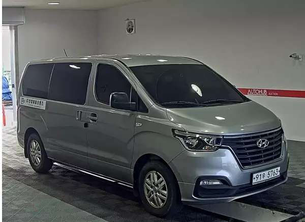 jeepetas y camionetas - HYUNDAI GRAND STAREX 2019 GRIS DIESEL 4
