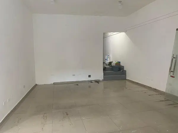 oficinas y locales comerciales - Local céntrico Primer nivel  2