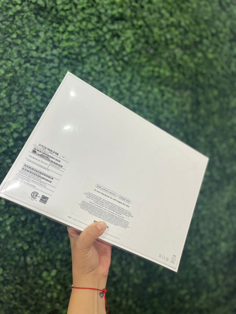 computadoras y laptops - MacBook Air Chip M1 13-inch 256gb SSD-8gb RAM SELLADA  2