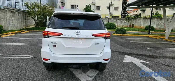 jeepetas y camionetas - Toyota fortuner 2018  5