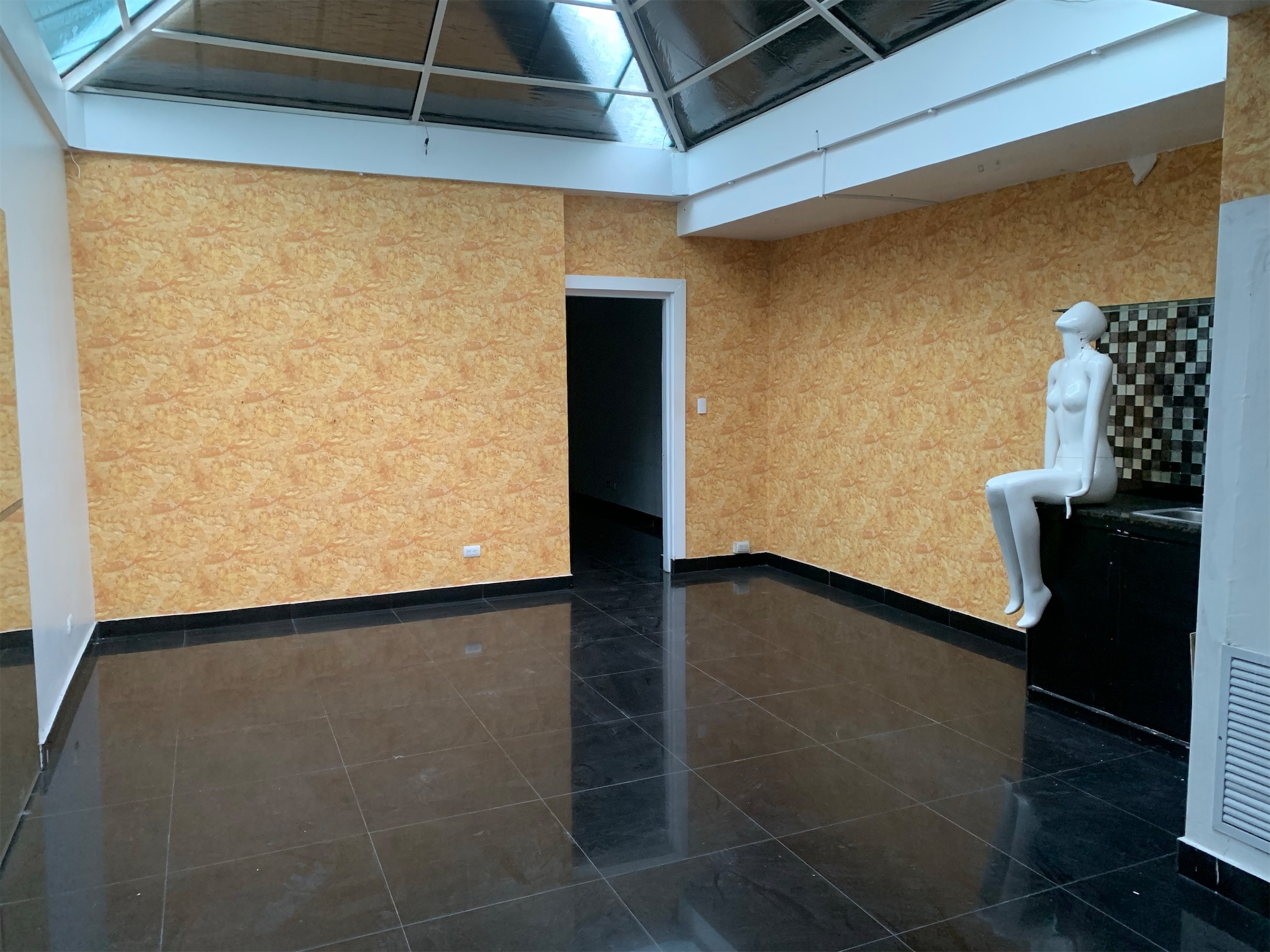 oficinas y locales comerciales - De oportunidad local en Piantini  154m 8