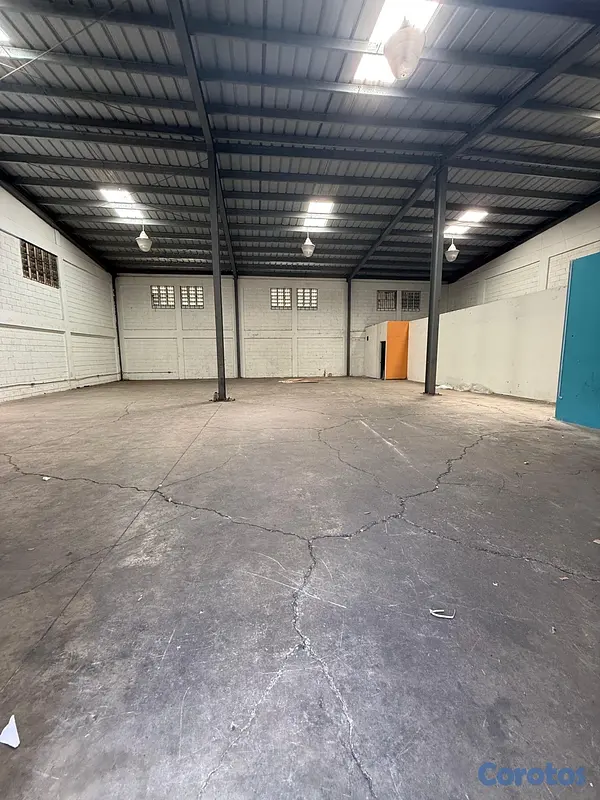 otros inmuebles - Alquilo Nave Industrial KM 10 4