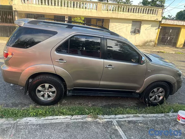 jeepetas y camionetas - venta Toyota fortuner 2008 2
