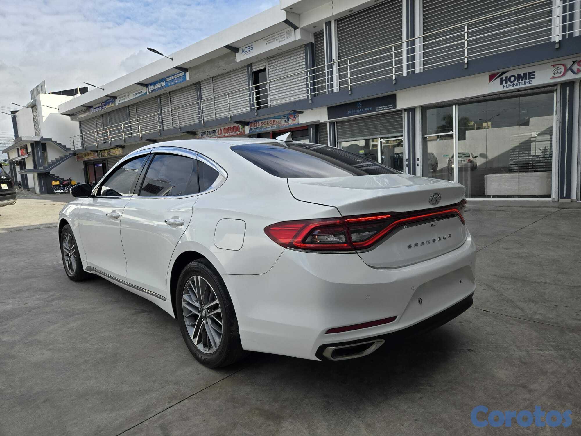 carros - HYUNDAI GRANDEUR 2018 BLANCO 11