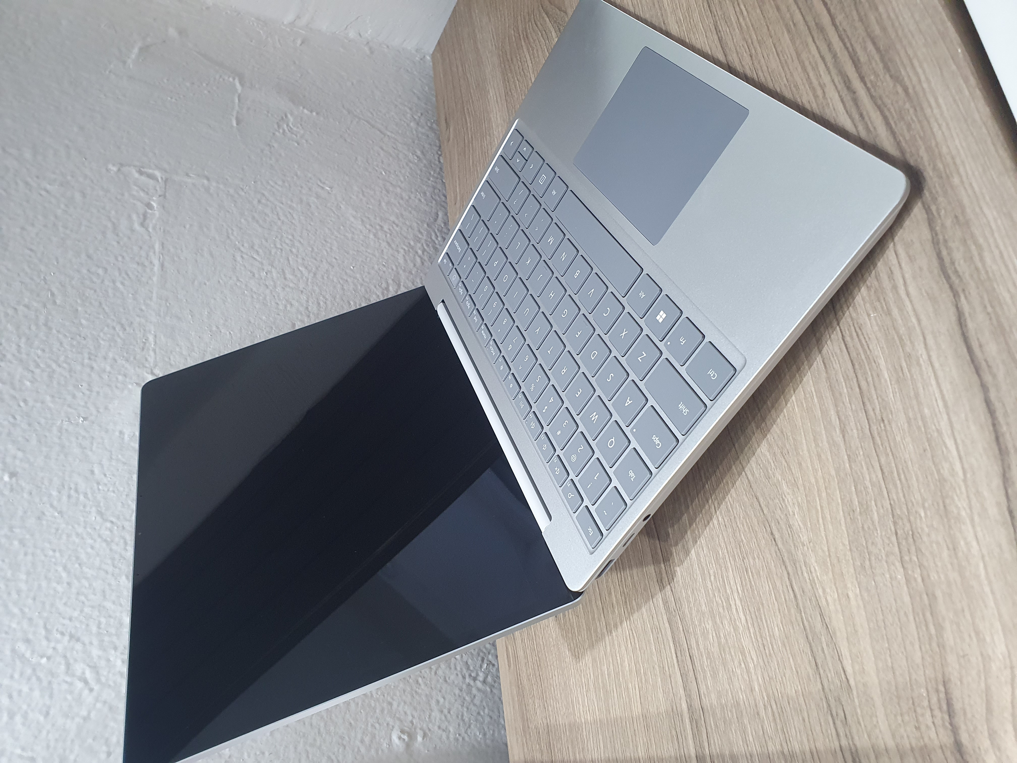 computadoras y laptops - Microsoft Surface Laptop Go3, Core i5 12th, Touch 12,4" 8GB RAM, 256GB SSD Nueva 1