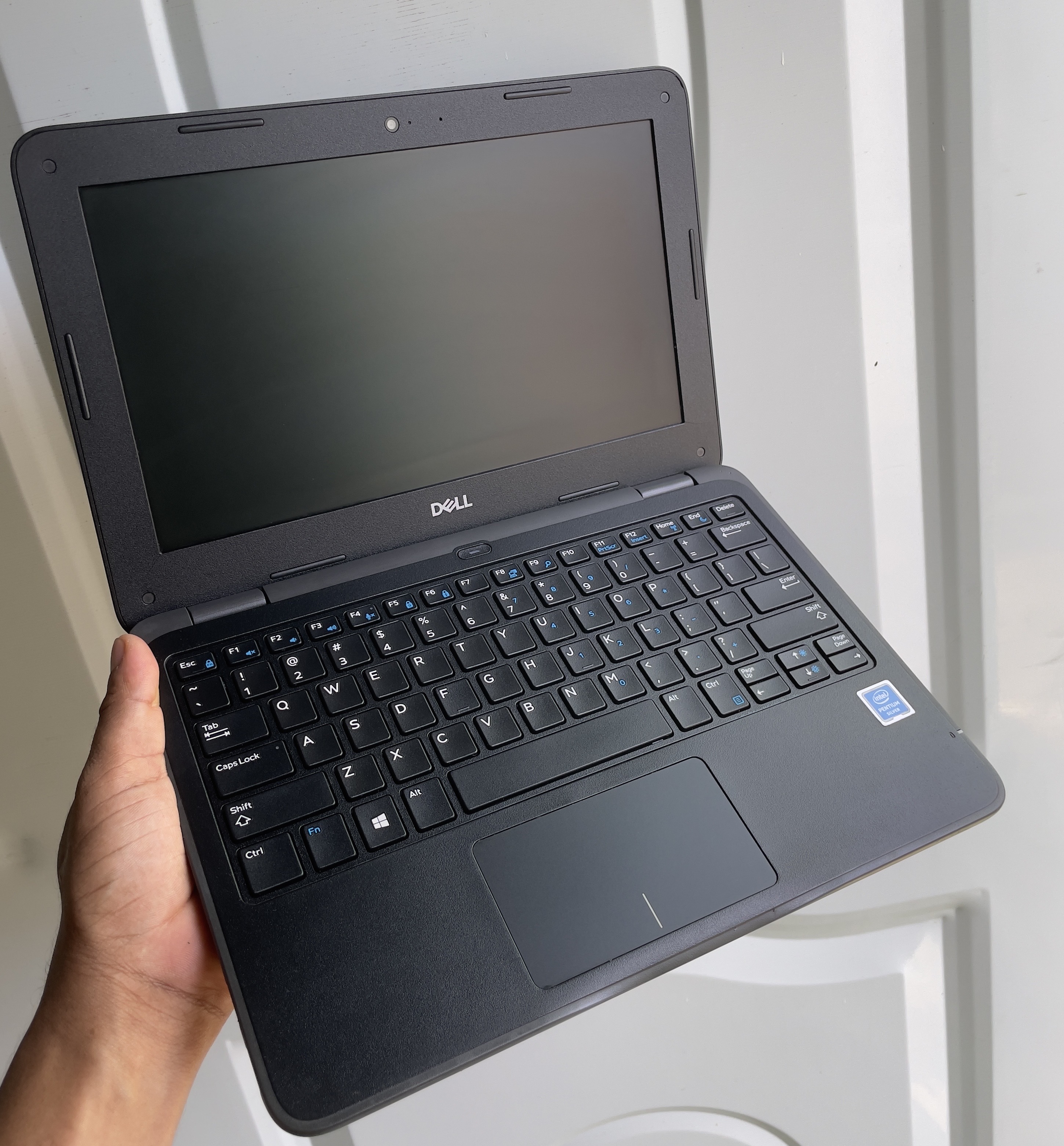computadoras y laptops - Laptop Dell latitude 3190 1
