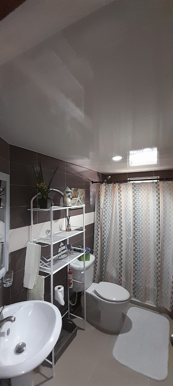 apartamentos - Apartamento 4to. Nivel con Terraza en Los Prados 6