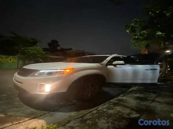 jeepetas y camionetas - KIA SORENTO 2015 blanca 
 8