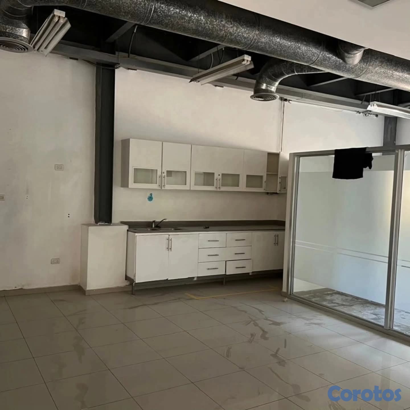 oficinas y locales comerciales - rento nave comercial en la 27 de febrero las colinas santiago  9