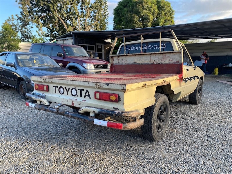 jeepetas y camionetas - Toyota pick up 1987 Hilux 2