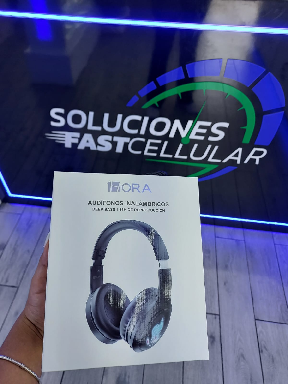 accesorios para electronica - Audífonos inalámbricos 1HORA 
 1