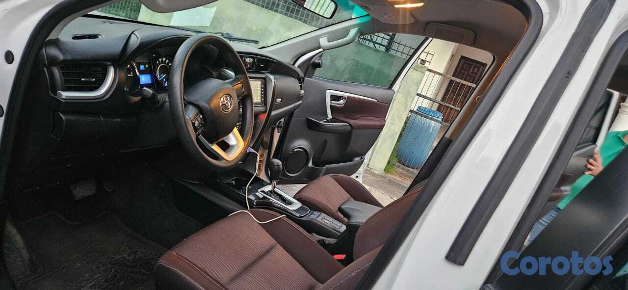 jeepetas y camionetas - Toyota fortuner 2018 6