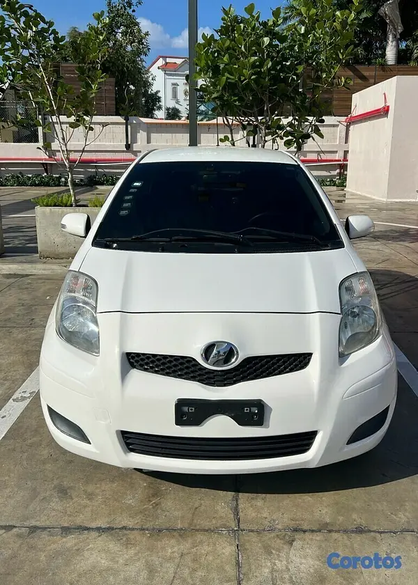 carros - Toyota Vitz 2010 3