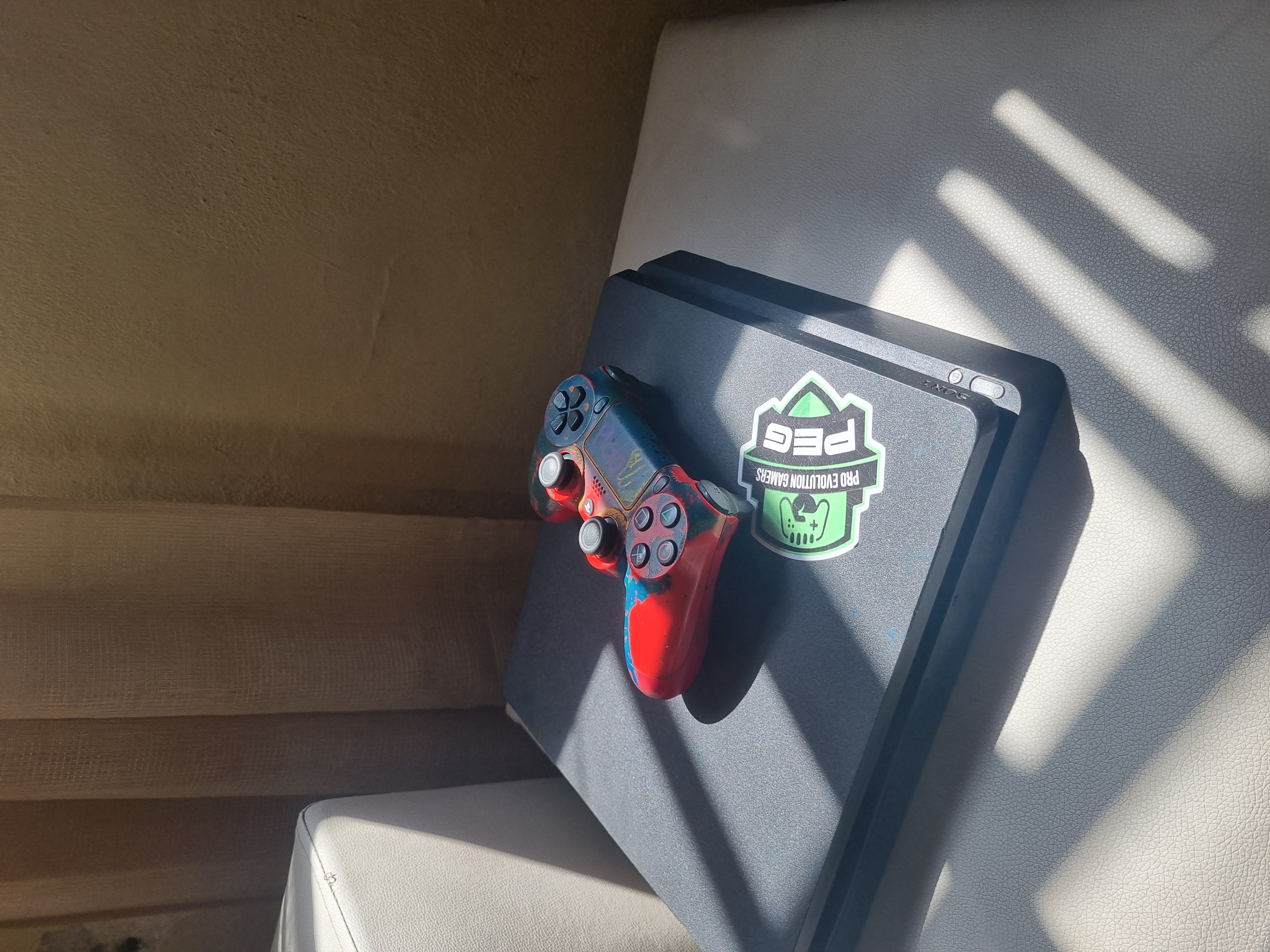consolas y videojuegos - PlayStation 4 slin