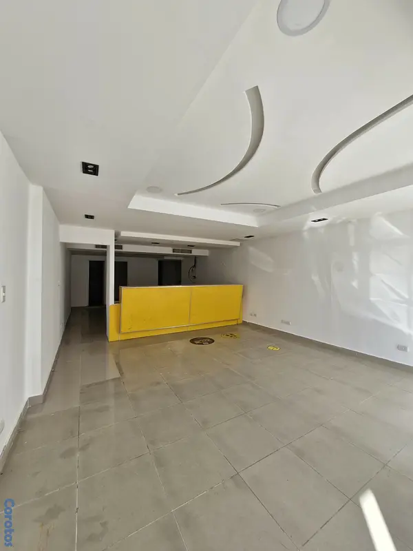 oficinas y locales comerciales - Local en alquiler en Naco frente a avenida 3