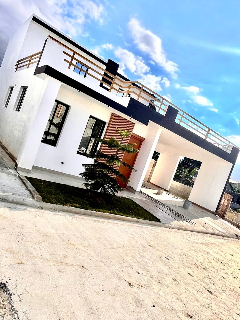 casas - Casa con Piscina de Venta en Padre las Casas  2