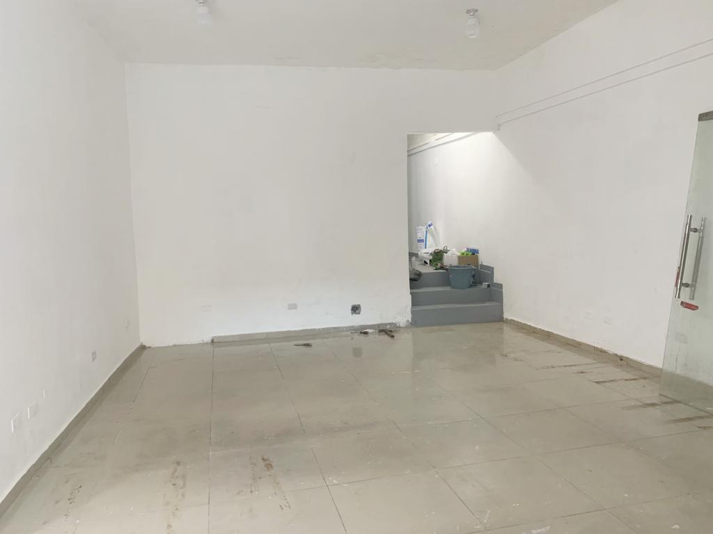 oficinas y locales comerciales - Local céntrico Primer nivel  2
