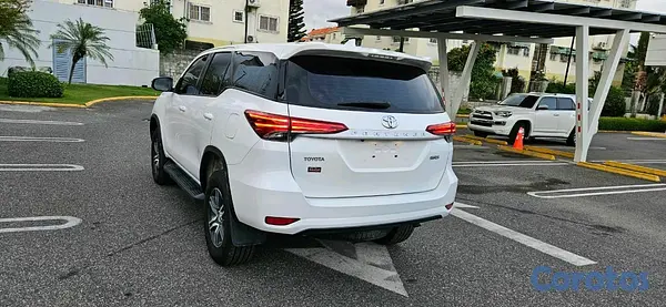 jeepetas y camionetas - Toyota fortuner 2018  6