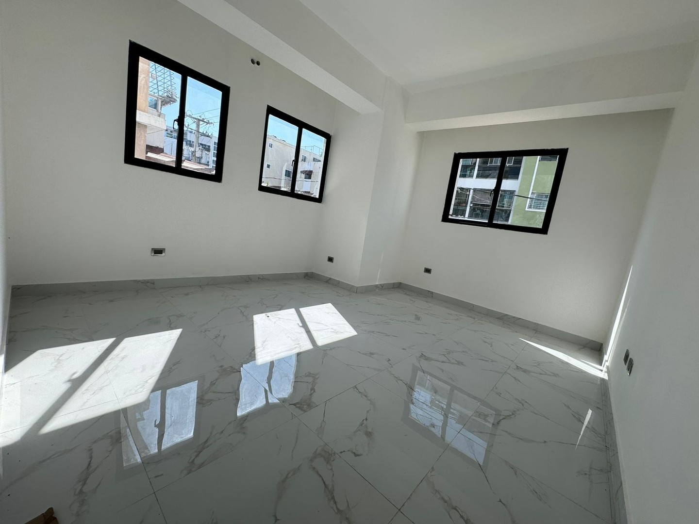 apartamentos - Apartamento Nuevo en Venta
EL MILLÓN
USD 240,000.00
 4