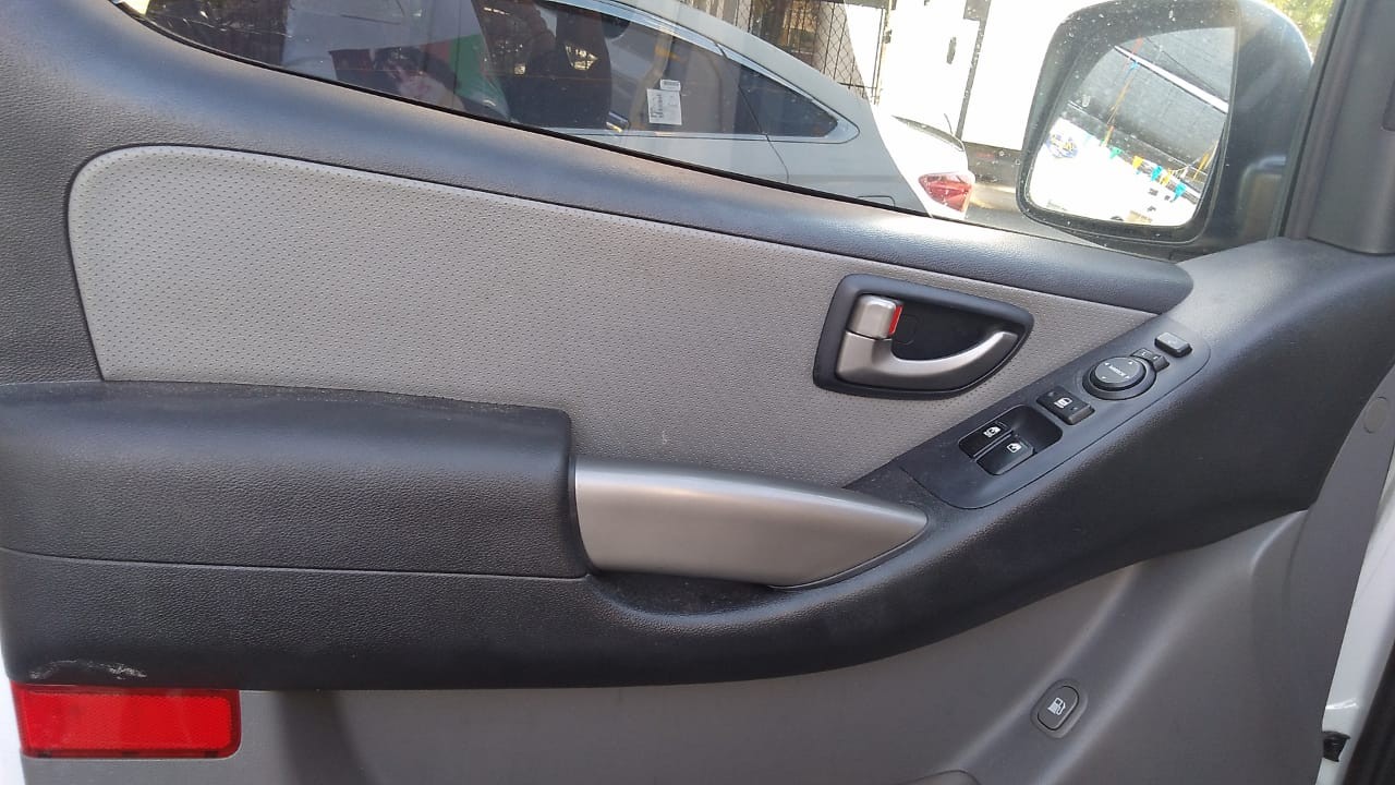 jeepetas y camionetas - HYUNDAI GRAND STAREX 2020 BLANCADESDE: RD$ 1,690.100 3
