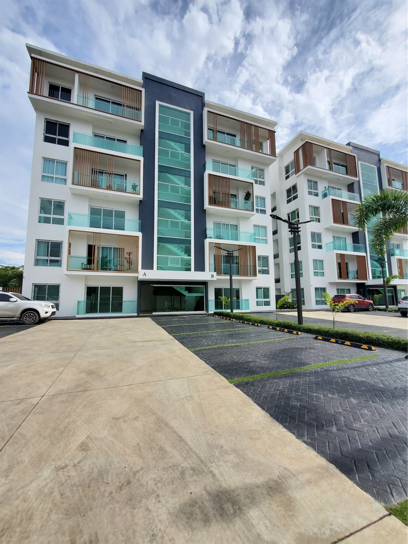 apartamentos - Moderno , Amplio y nuevo Apartamento en Primer Nivel con Patio. 6