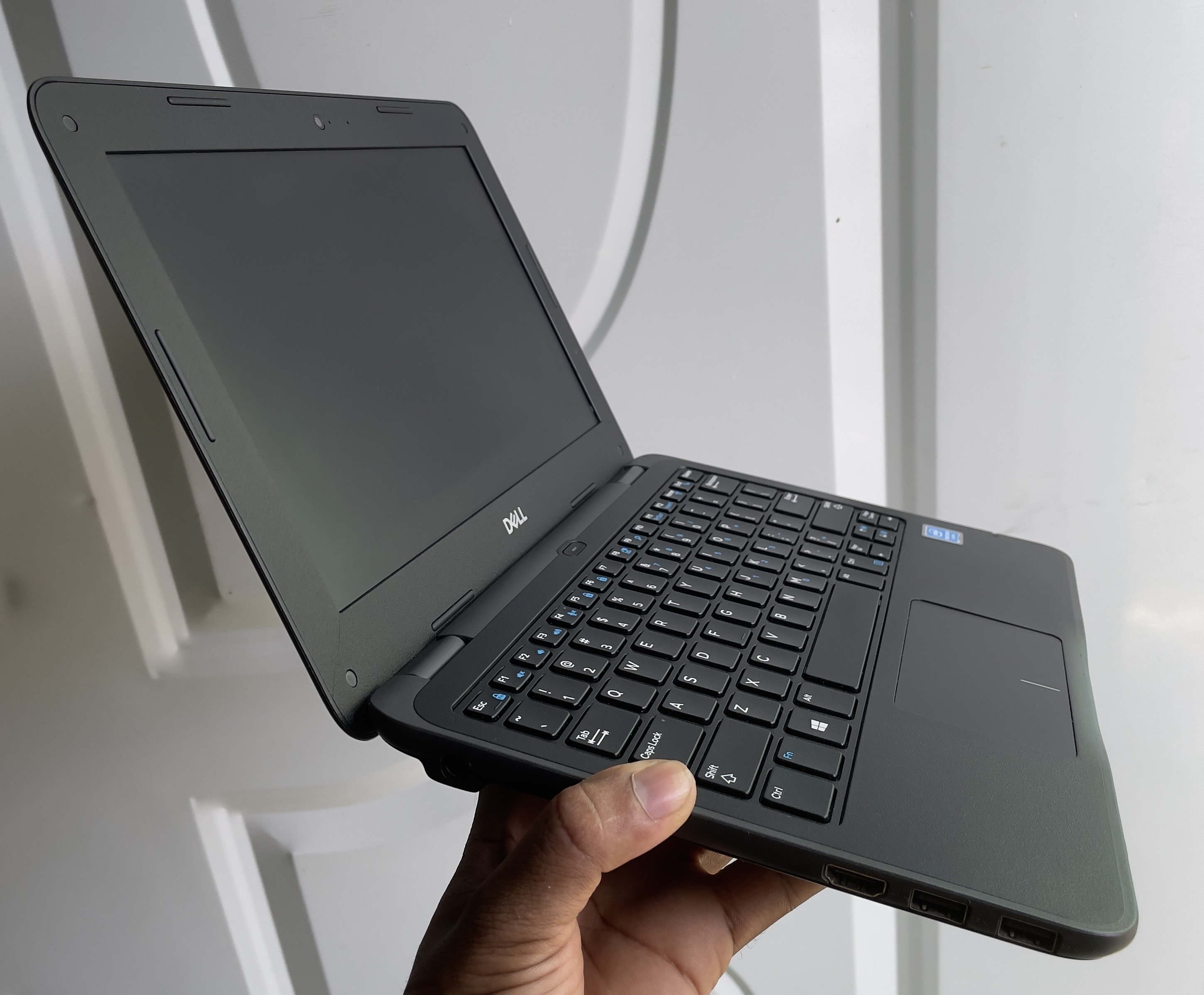 computadoras y laptops - Laptop Dell latitude 3190 2