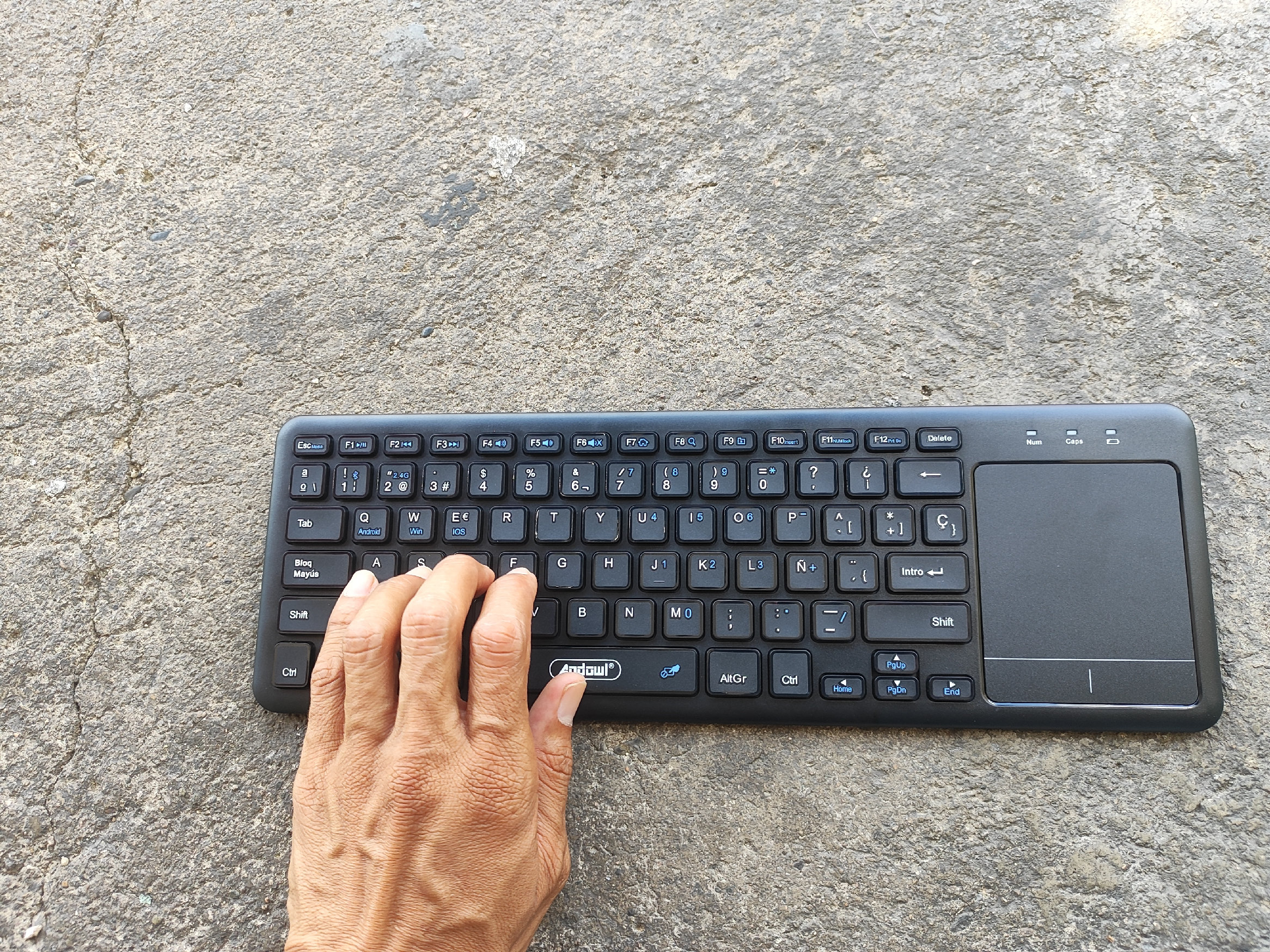 accesorios para electronica - Teclado inalámbrico para Mac, Windows, Android con bluetooth y freceptor 2.4g 7