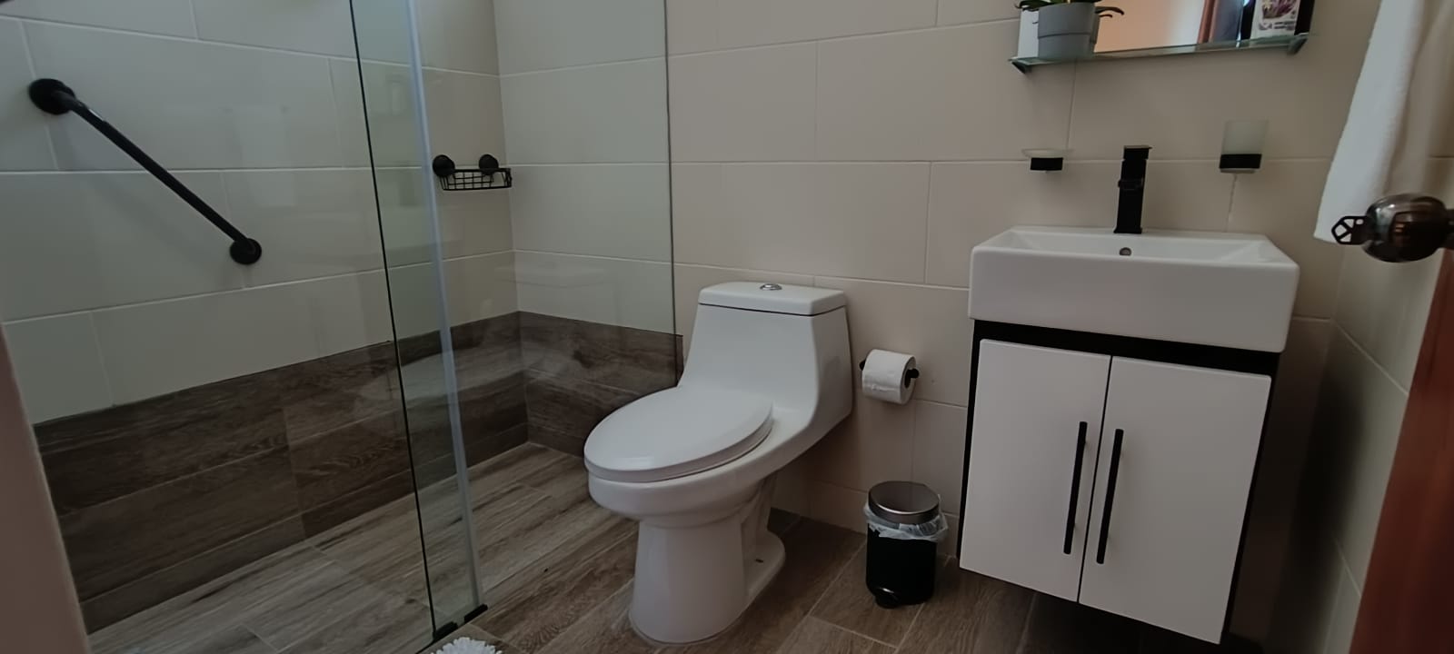 apartamentos - rento 4to piso amueblado auto pista duarte al lado de pepe motor  5