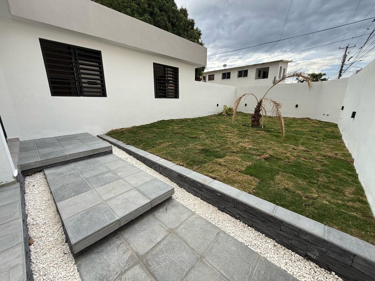 casas - Amplia Casa Familiar en alquiler  0