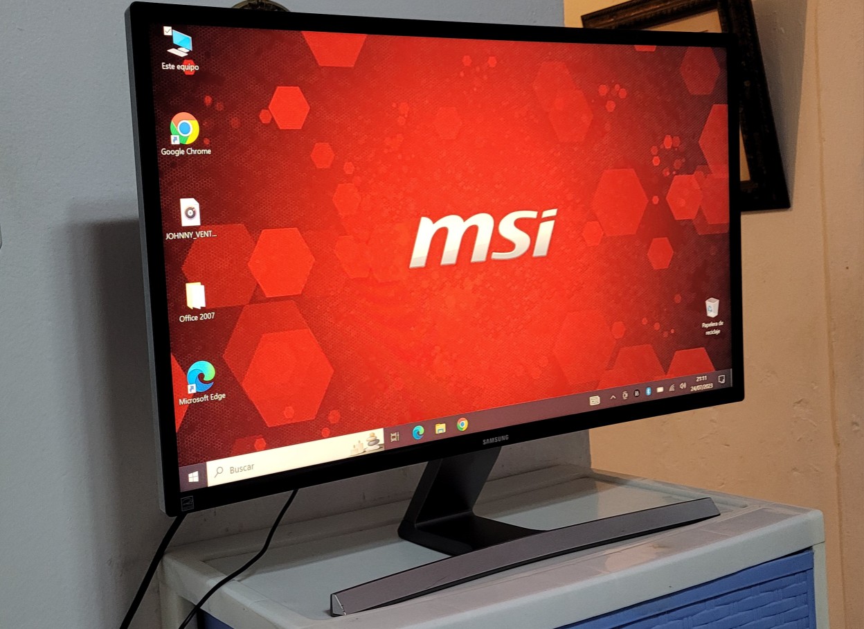 computadoras y laptops - Monitor Curvo Samsung 27 Pulgadas Con Bocinas hdmi 0