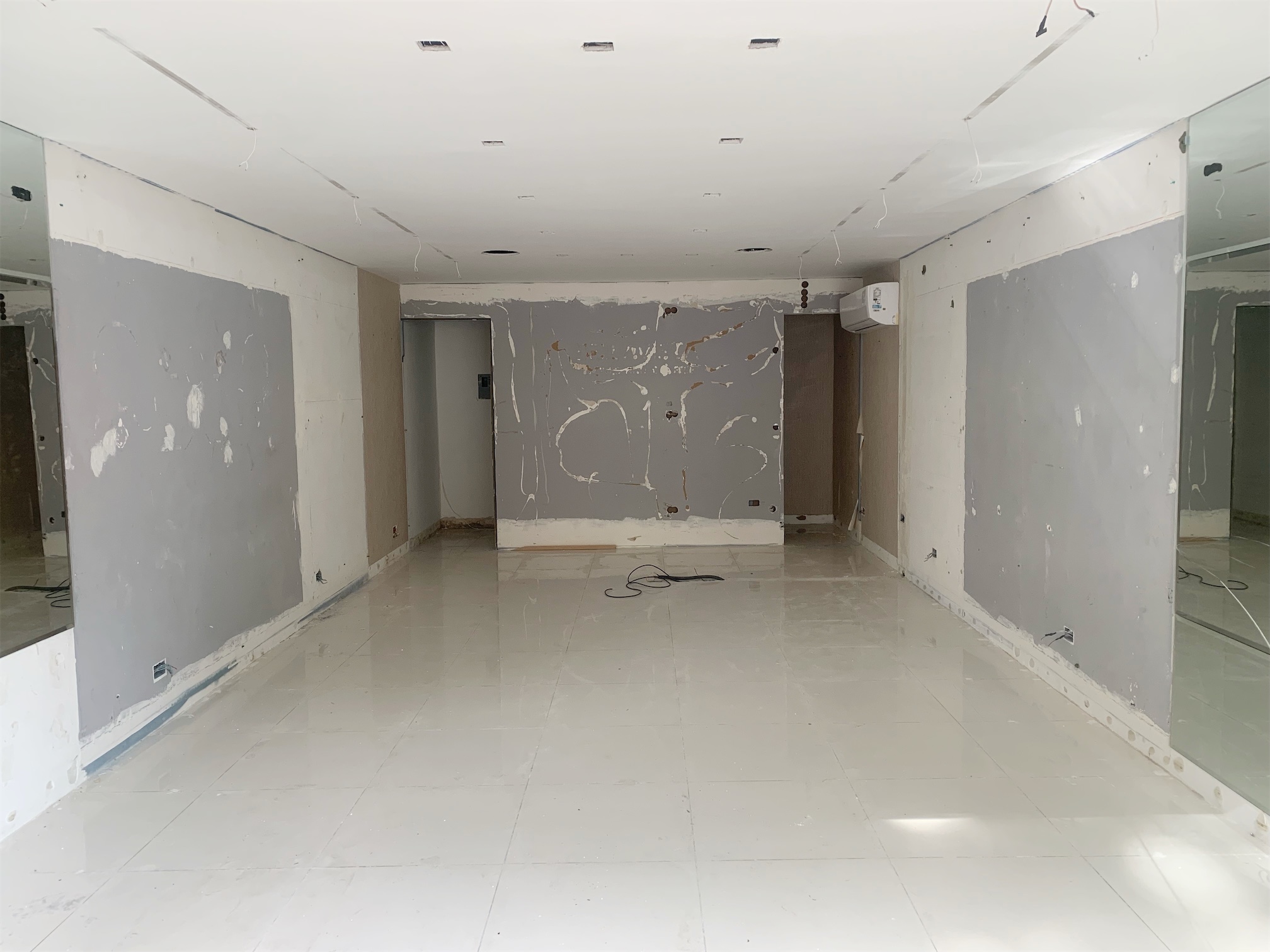oficinas y locales comerciales - Local en primer nivel 1