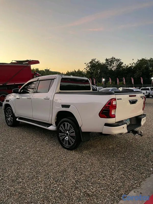 jeepetas y camionetas - Toyota hilux 2019 limited  5