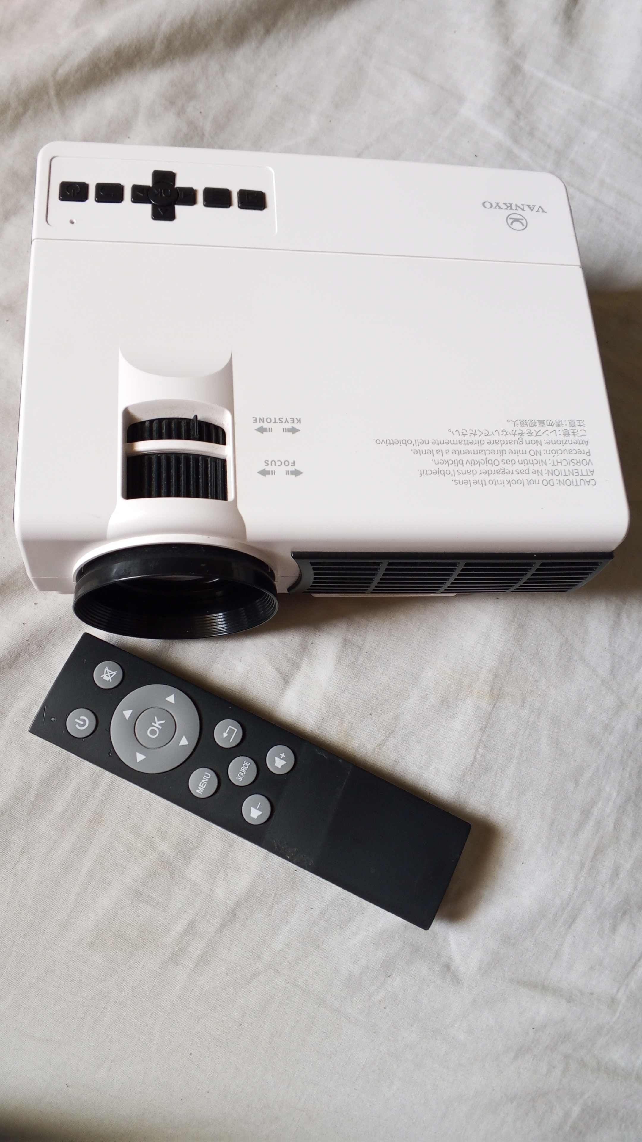 computadoras y laptops - proyector VANKYO LEISURE 3 PRO con control remoto 2 HDMI resolución HD POCO USO 1