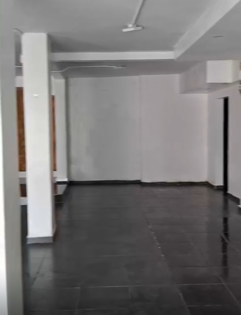 oficinas y locales comerciales - se alquila local  4