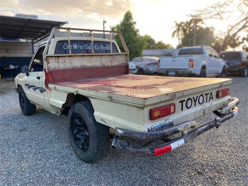 jeepetas y camionetas - Toyota pick up 1987 Hilux 3